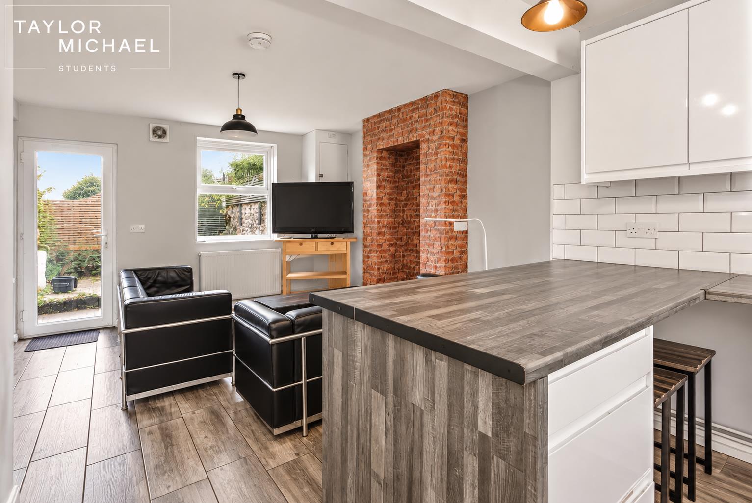 Open Plan Living Room/Kitchen